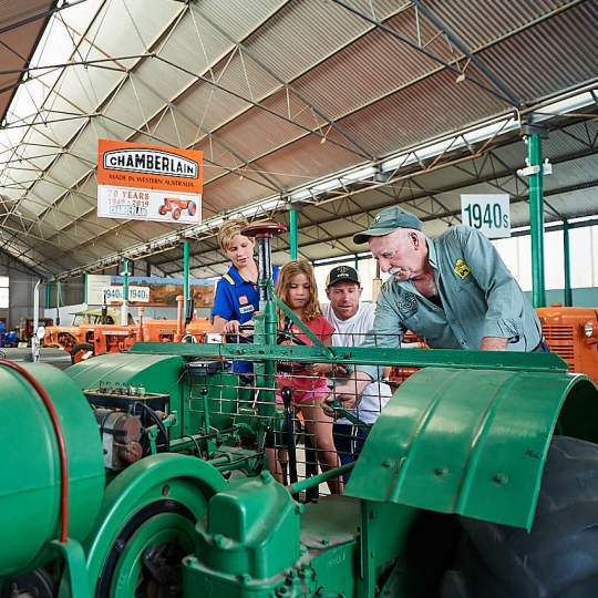 Whiteman Park Transport Tractor Museum interactive Hart Parr (108WEB)