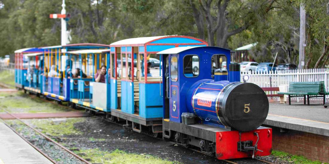 Bennett Brook Railway Ashley engine train coming in to station WEB