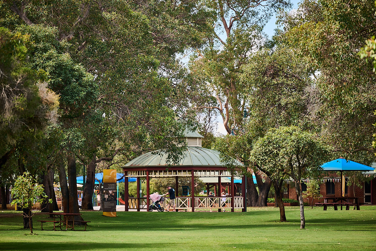 249 WHITEMAN Village landscape