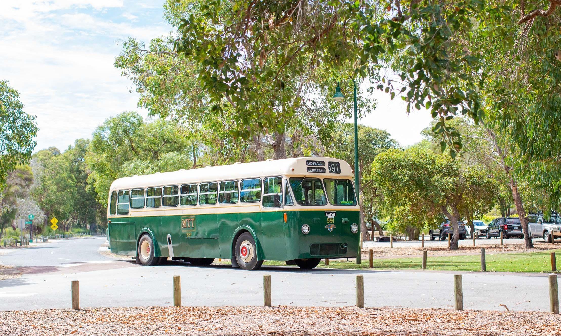 Whiteman Park Vintage Bus Whiteman Explorer 140