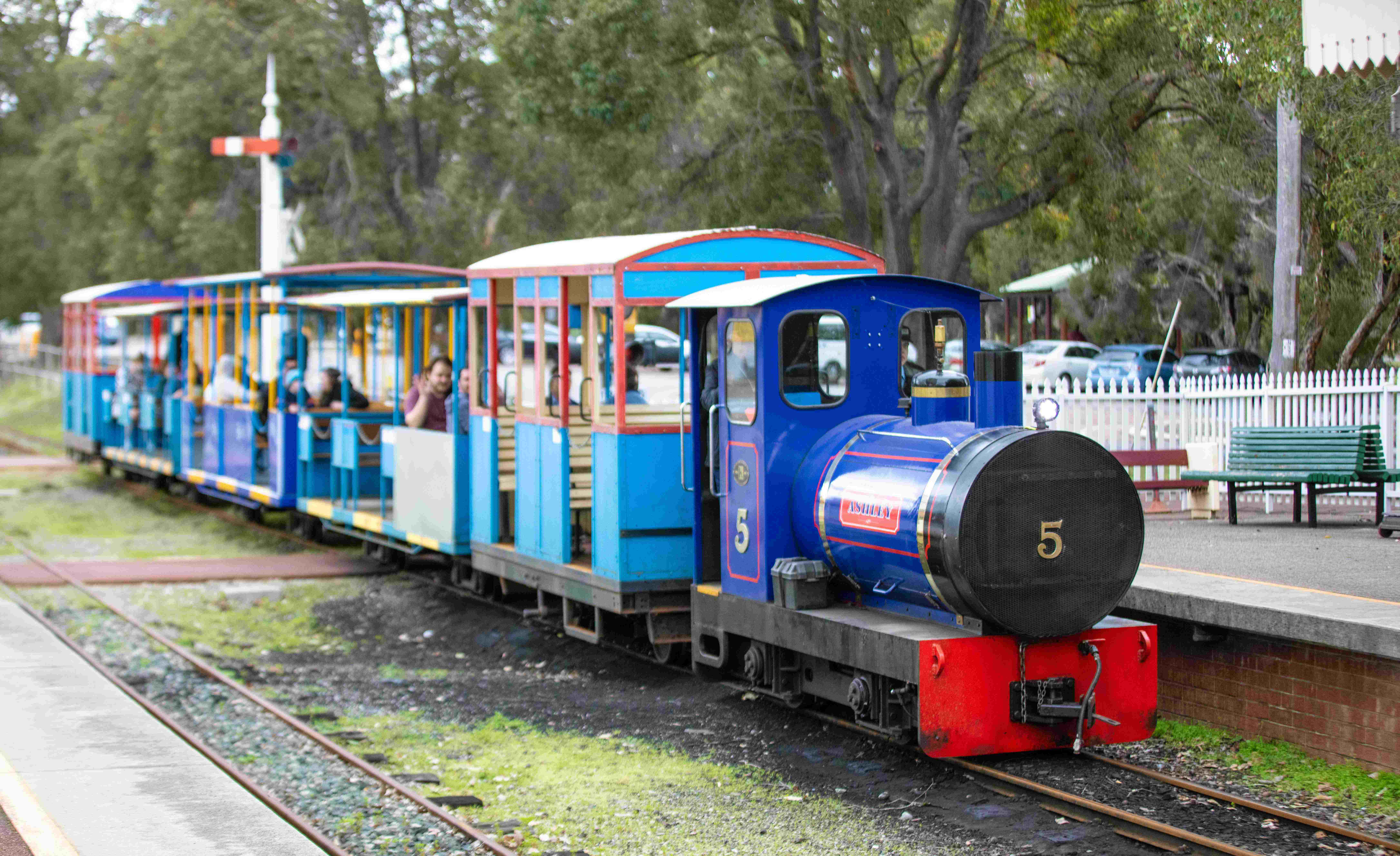 Bennett Brook Railway Ashley engine train coming in to station WEB
